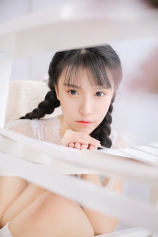 女人扒开自己的荫道口